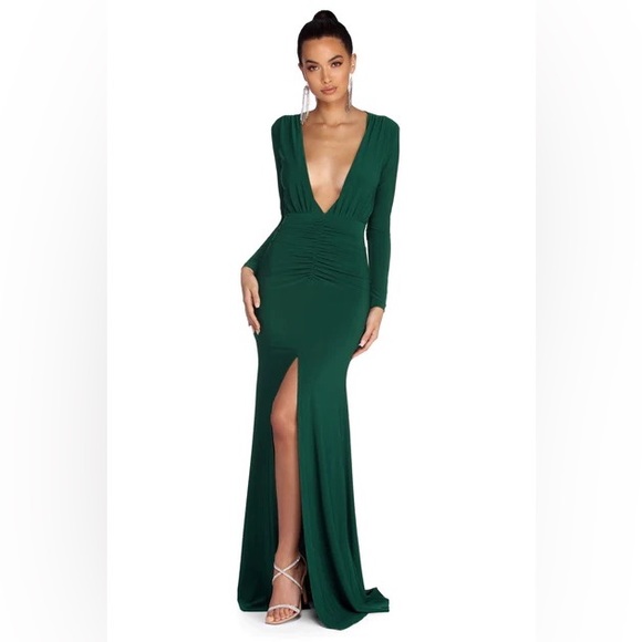 Windsor Dresses & Skirts - Windsor Green Low Cut Mermaid Dress Formal Prom Wedding Homecoming